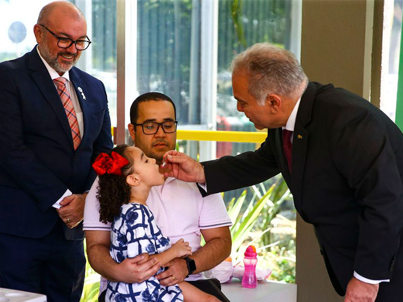 Ministro da Saúde faz novo apelo para vacinação de crianças contra a pólio