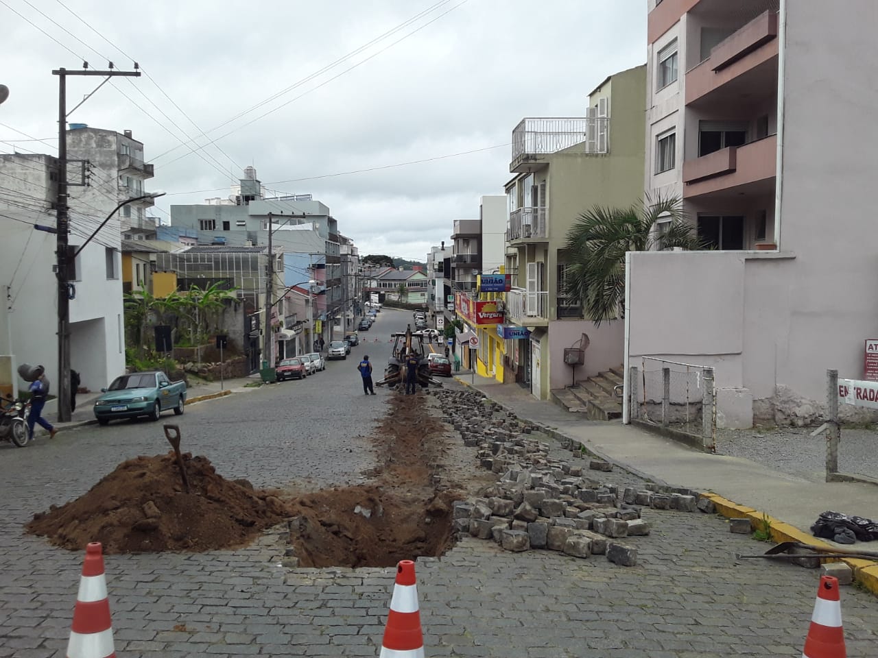 Canguçu: Corsan realiza obras de substituição na rede de água no Centro