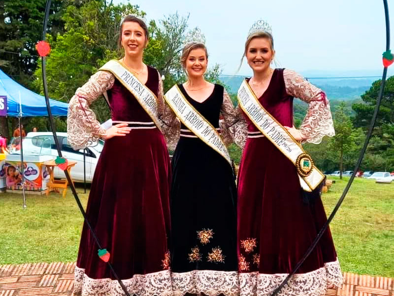 Arroio do Padre: Soberanas participam da 4ª Festa Municipal do Morango em Pelotas
