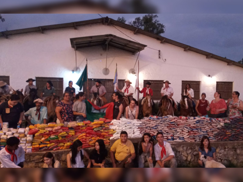 CTG Lanceiros da Querência promove Cavalgada do Bem e distribui mais de duas toneladas de alimentos em Jaguarão