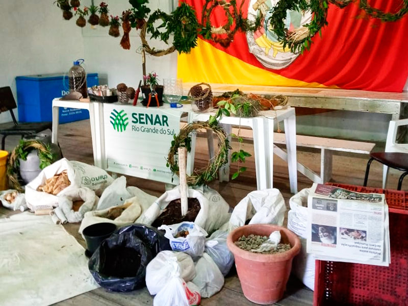 Curso de Cultivo e Manejo de Plantas Ornamentais é realizado em Morro Redondo