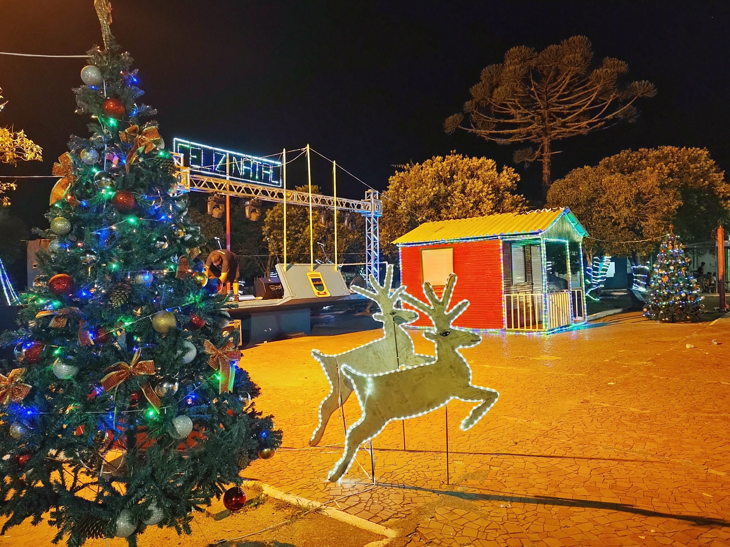 Acendimento da iluminação natalina marca início do Feliz Natal Herval