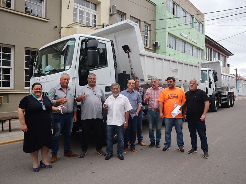 Arroio Grande: Município adquiri caminhões que serão utilizados na manutenção das estradas rurais