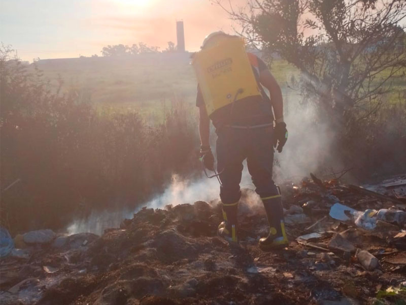Defesa Civil e Corpo de Bombeiros atuam na contenção de focos de incêndio em Rio Grande