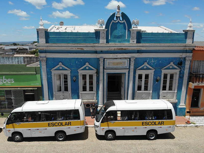 Prefeitura de Herval adquire dois micro-ônibus para transporte escolar