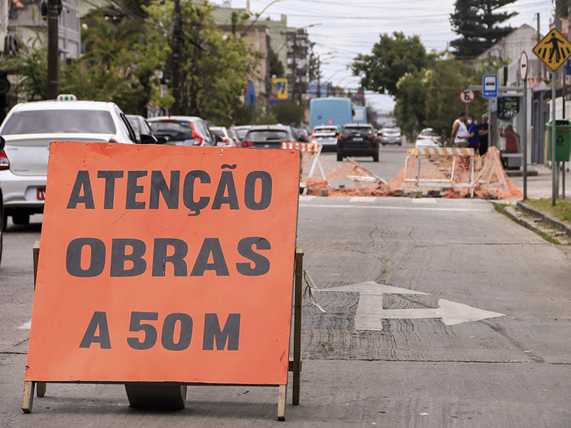 Pelotas: Obras exigem atenção de motoristas na Andrade Neves e Osório