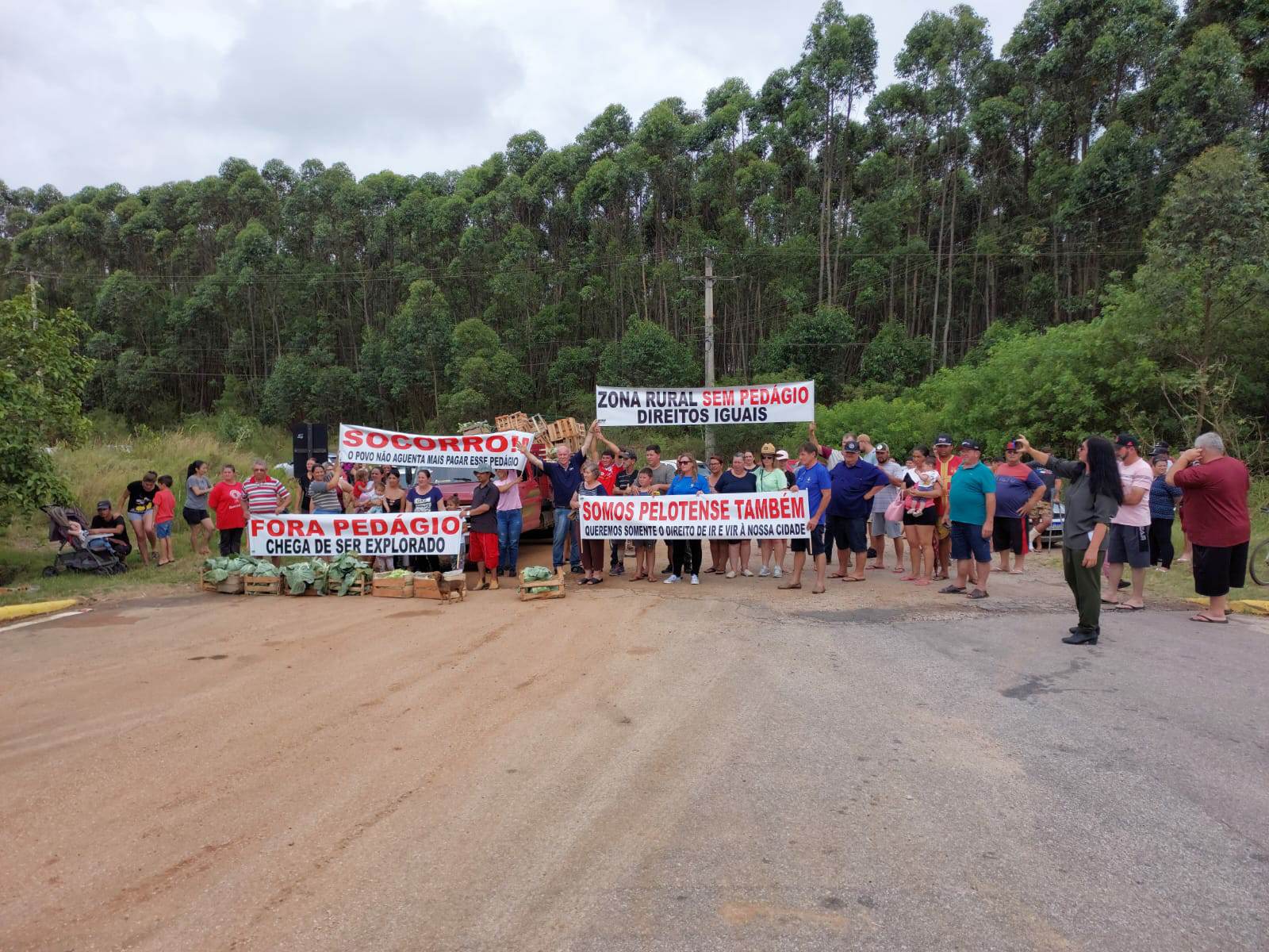 Pelotas: Moradores do Posto Branco realizam manifestação pacífica contra valor do pedágio na região