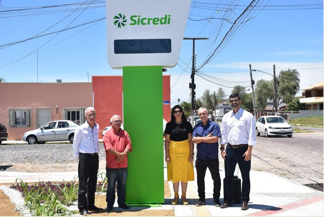 Jaguarão: SICREDI adota uma praça e instala relógio digital