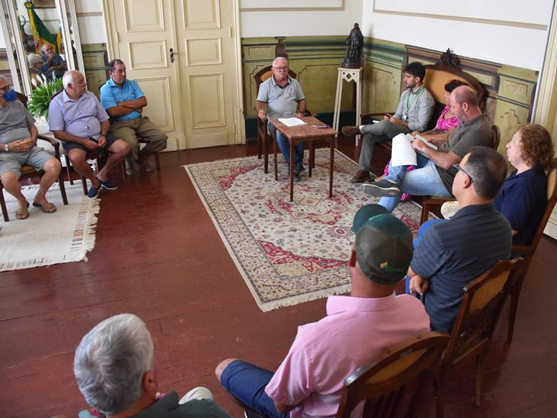 Estiagem em Jaguarão é pauta de reunião entre prefeito e produtores rurais