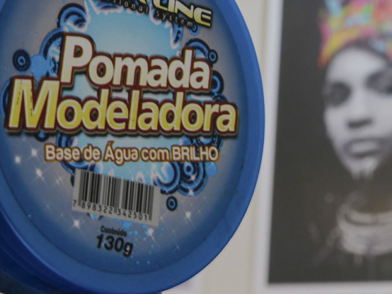Anvisa proíbe venda de todas as pomadas para modelar e trançar cabelos