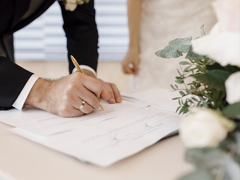Cai 39% o número de mulheres que adotam o sobrenome do marido no casamento no Rio Grande do Sul