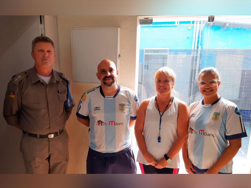 Colégio Tiradentes e Vila Hilda Futsal firmam parceria para atividade