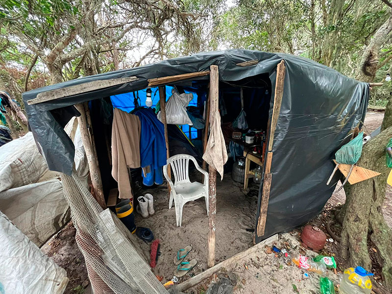 Pelotas: Força-tarefa encontra acampamentos com violações dos direitos humanos na pesca do camarão