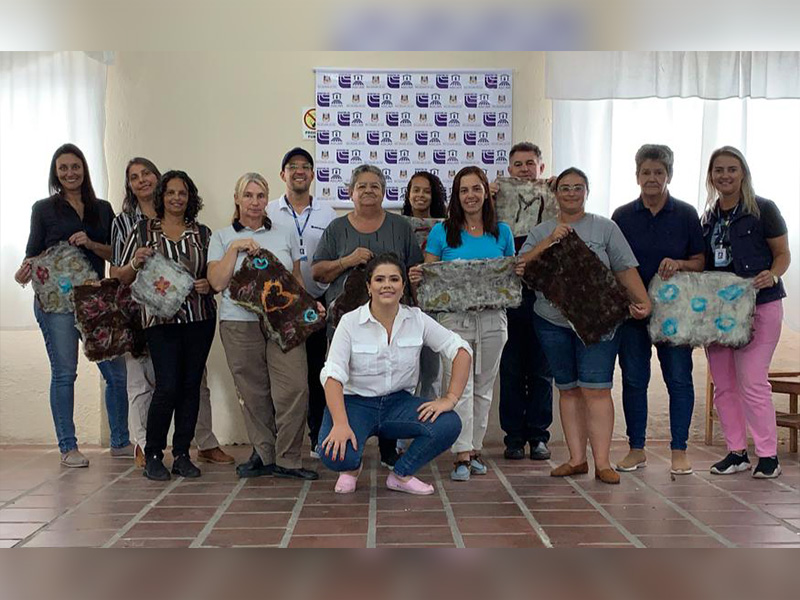 Oficina de feltragem em lã ovina é realizada em Rio Grande