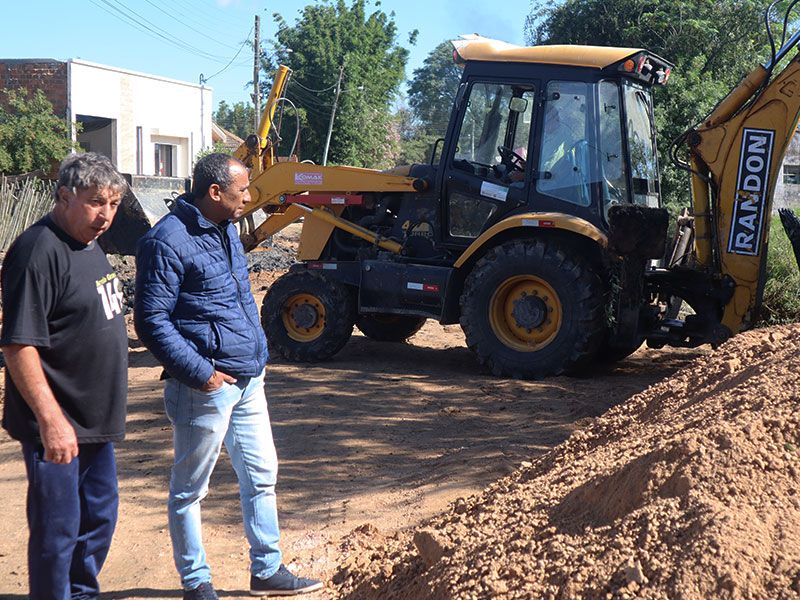 Arroio Grande: Equipe da Secretaria de Obras efetua melhorias no bairro Promorar
