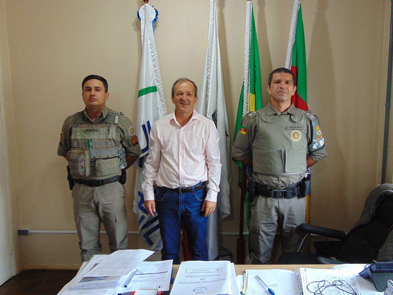 Morro Redondo: Prefeito recebe novo capitão da quarta companhia do 4º BPM