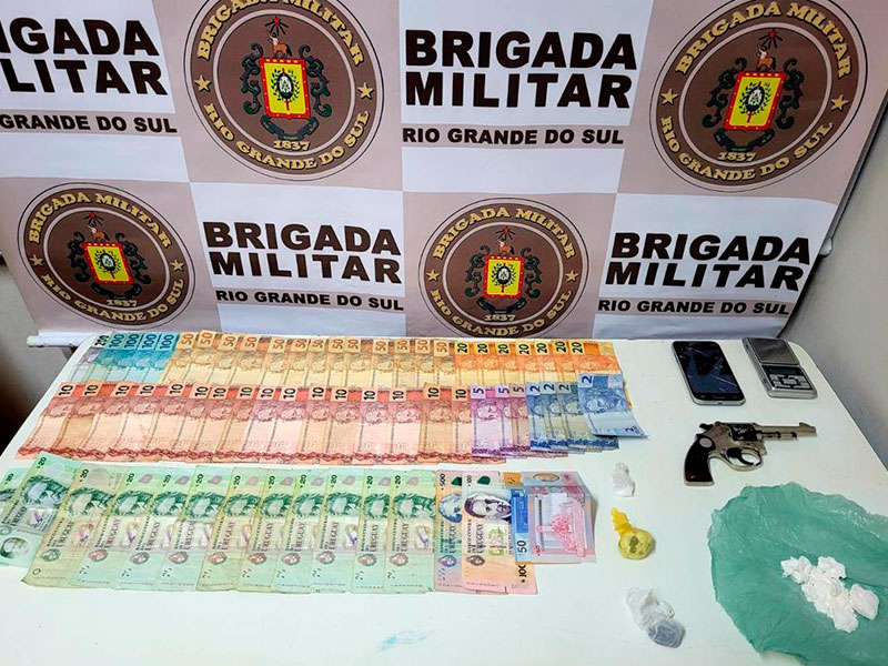 Brigada Militar realiza prisão por tráfico de drogas e porte ilegal de arma de fogo em Jaguarão