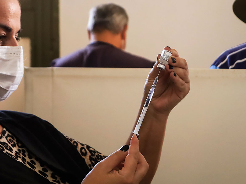 Vacina bivalente é liberada para público com 18 anos ou mais em Pelotas