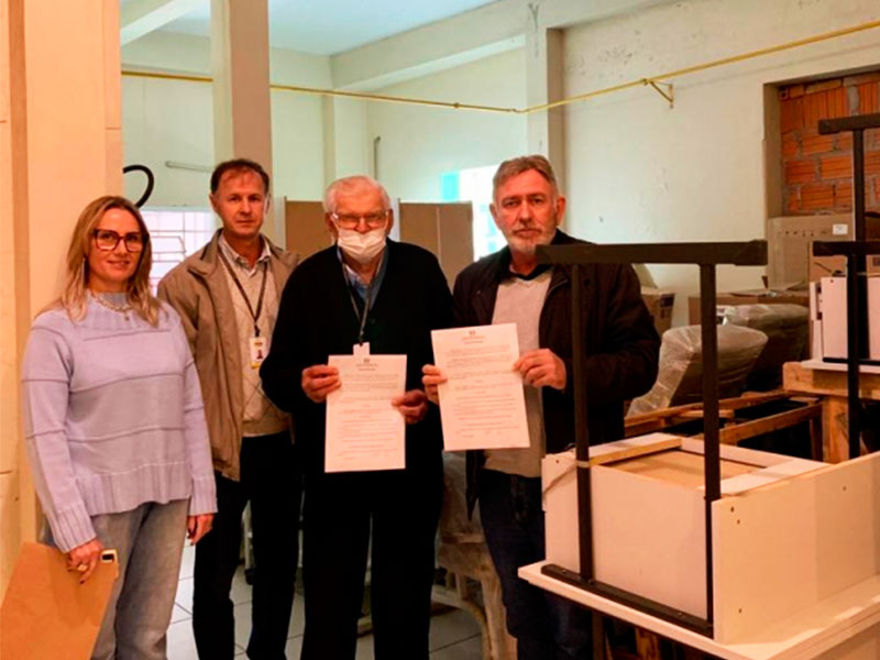 Prefeitura Municipal e Santa Casa de Misericórdia de São Lourenço do Sul assinam termo para doação de equipamentos