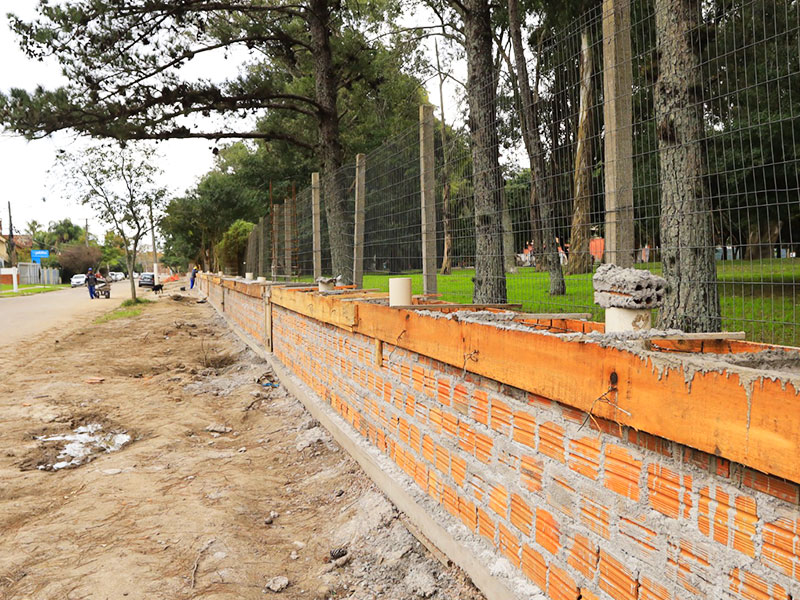 Pelotas: Construção dos muros do Parque da Baronesa está em andamento