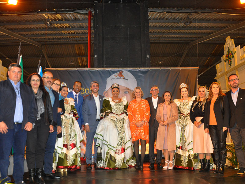 Cerimônia de abertura da 29ª Fenadoce homenageia doceiras e celebra a infância