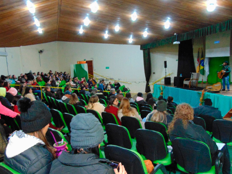 Seminário de Formação Continuada “Aprender para Ressignificar” é realizado em Morro Redondo