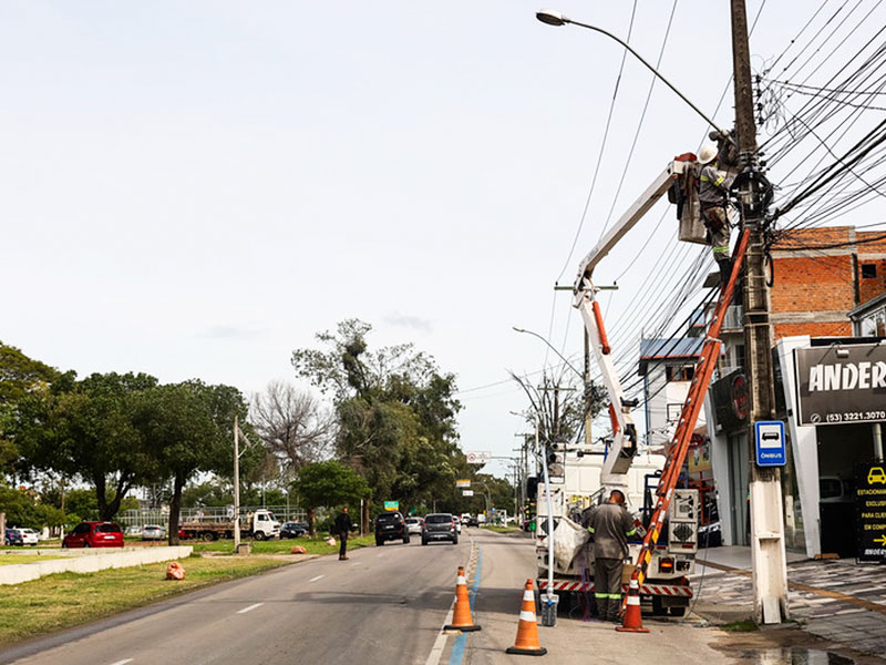 Pelotas: Avenida Duque de Caxias já conta com LED de ponta a ponta