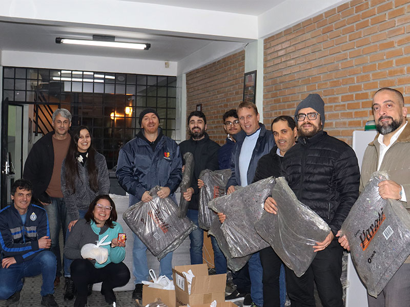 Sindicato dos Bancários realiza ação solidária pelas ruas de Pelotas