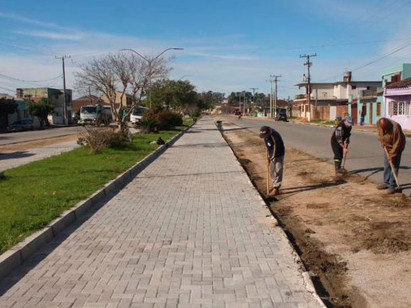 Pedro Osório: Prefeitura realiza mutirão de limpeza na avenida Alberto Pasqualini