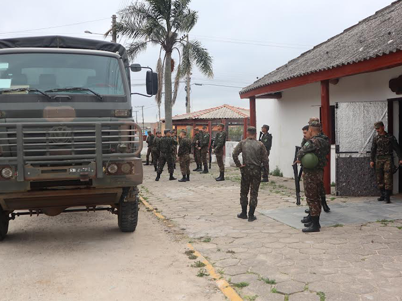 1710 - MILITARES