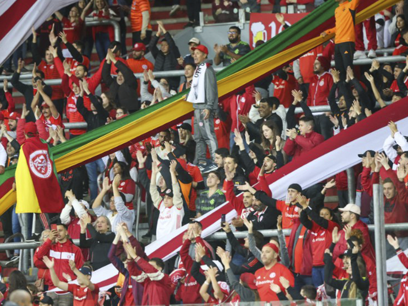 Atlético-MG derrota Internacional e sobe para a 8ª colocação no Brasileirão