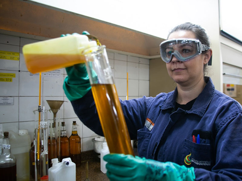 Com tecnologia da Petrobras, Refinaria Riograndense processa carga com matéria-prima 100% renovável