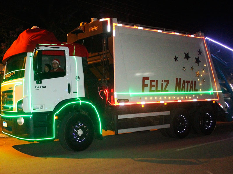 Garis de Natal fazem sucesso em Pedro Osório e Cerrito com presença do Papai Noel