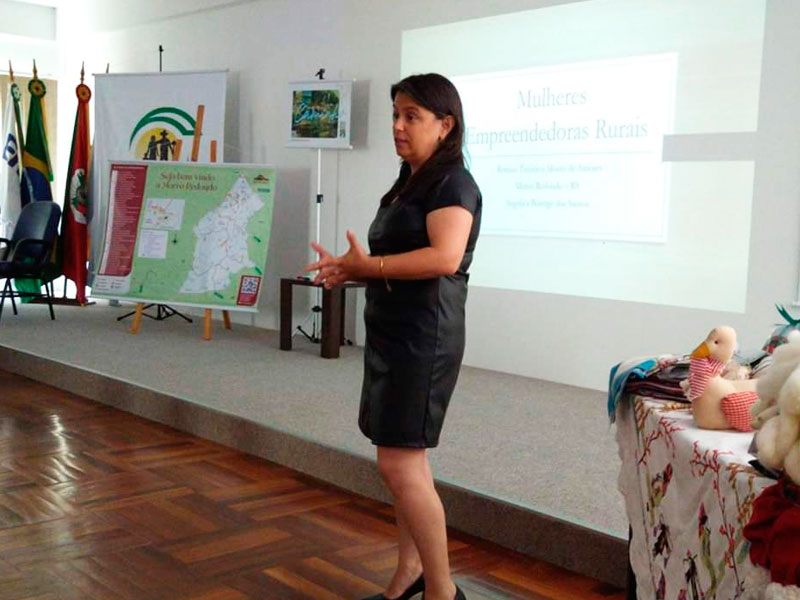 Vice-prefeita de Morro Redondo participa do Fórum da Agricultura Familiar e do debate Mulheres Empreendedoras e o Turismo