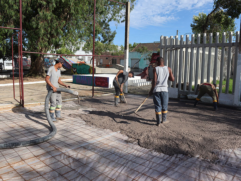 Começa a concretagem da Quadra Poliesportiva da Praça Getúlio Vargas em Arroio Grande