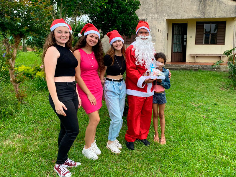 Rotary Club de Morro Redondo entrega kits para crianças do município