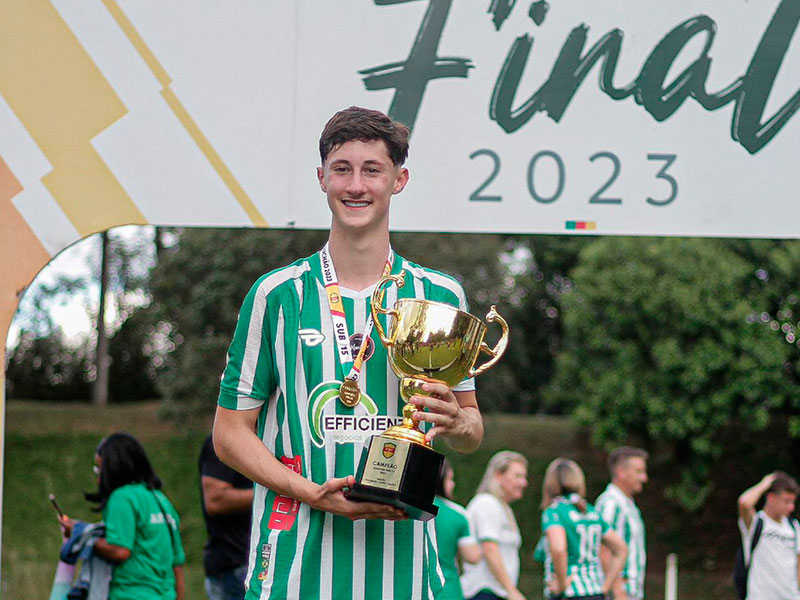 Leonense ganha destaque nas categorias de base do Juventude
