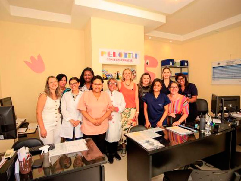 Prefeita de Pelotas visita nova Casa da Vacina do município