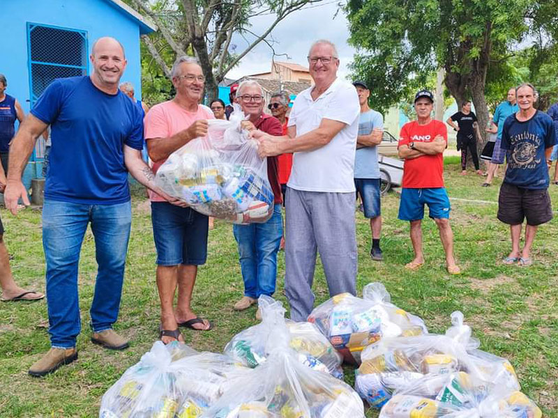 Prefeitura de Jaguarão entrega cestas básicas para os pescadores