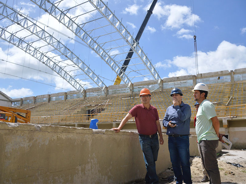 Prefeito e secretários de Rio Grande visitam obras do Ginásio Farydo Salomão