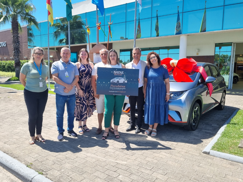 Shopping Pelotas entrega veículo 100% elétrico à vencedora da campanha de Natal