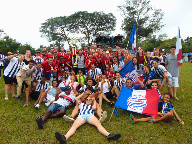Michaela consagra-se campeão da Associação Colonial de Esportes