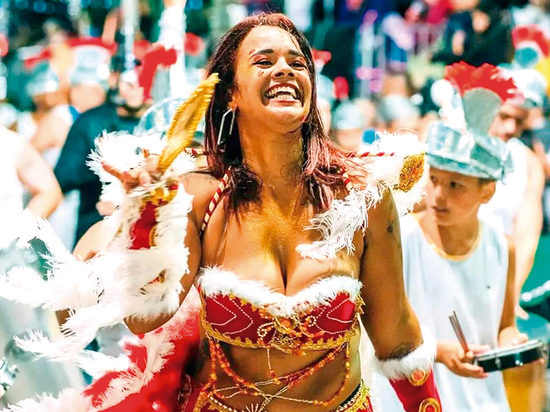 Jaguarão: Gabriele Aguiar se destaca como melhor rainha de bateria do município