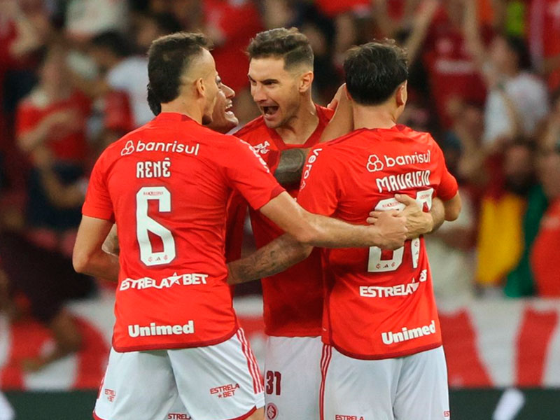 De virada, Inter vence o Grêmio e confirma liderança do Gauchão