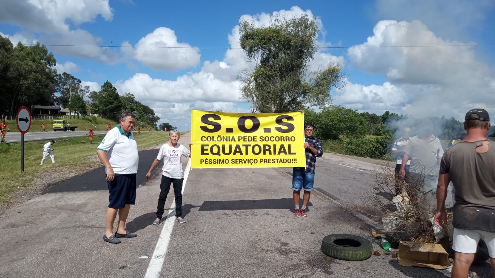 Moradores protestam pela falta de luz em rodovias da região