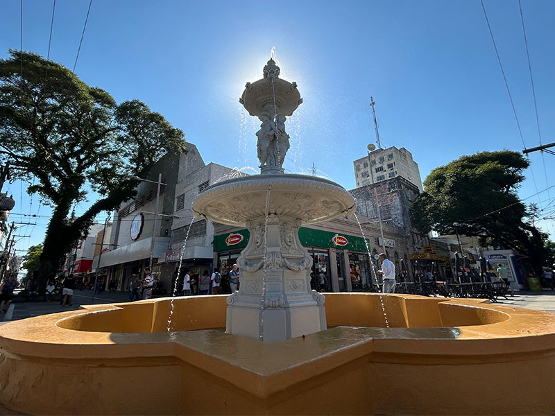Pelotas: Sanep reativa Chafariz das Três Meninas no Calçadão