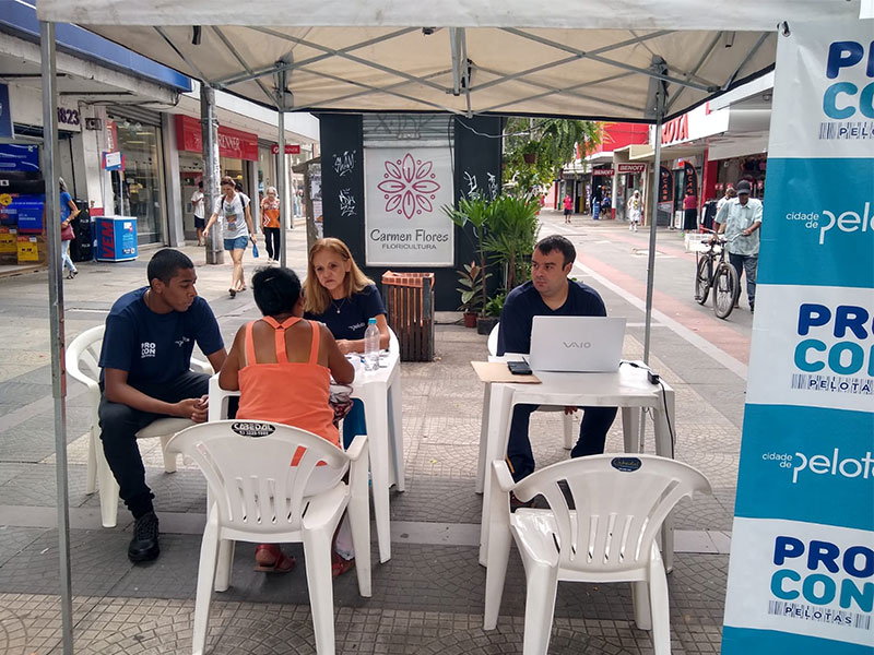 Dia do Consumidor conta com Procon no Calçadão de Pelotas