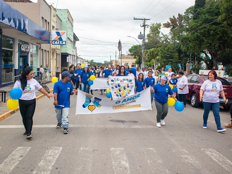 APAE de Arroio Grande promove caminhada alusiva ao Dia Mundial de Conscientização do Autismo e Síndrome de Down