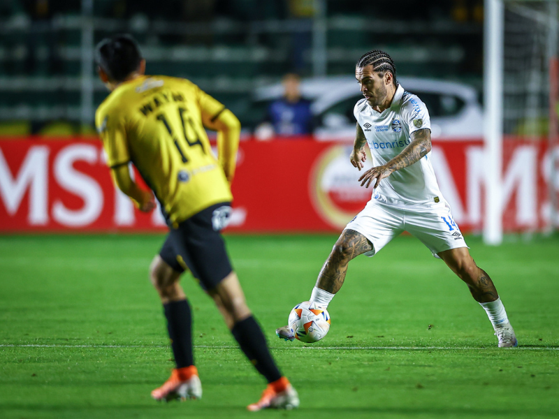 Em estreia na Libertadores, Grêmio sofre derrota de 2 a 0 para o The Strongest