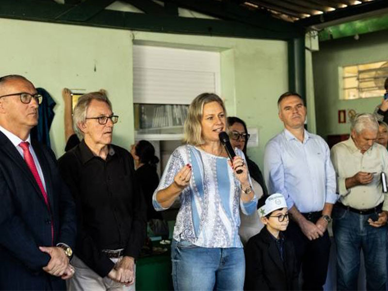 Pelotas: Paula prestigia centenário da Emef Mariana Eufrásia